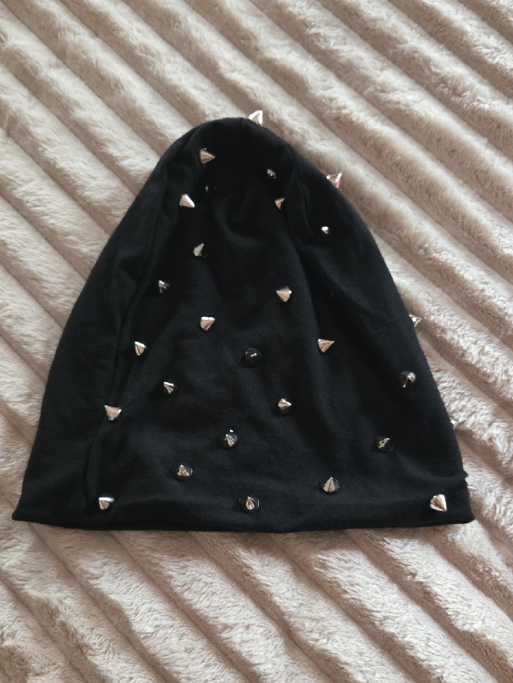 Black Studded Beanie Hat🖤NEW⭐️✨️